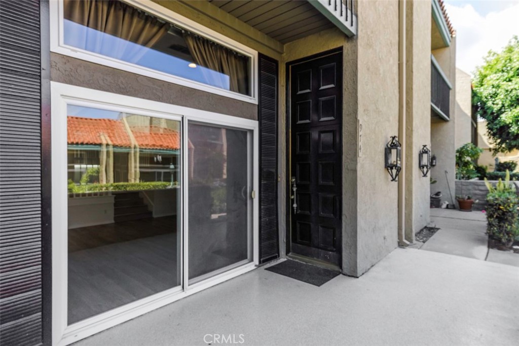 Townhouse for sale at 974 Palo Verde, Long Beach, CA featuring 2 beds and 3 baths