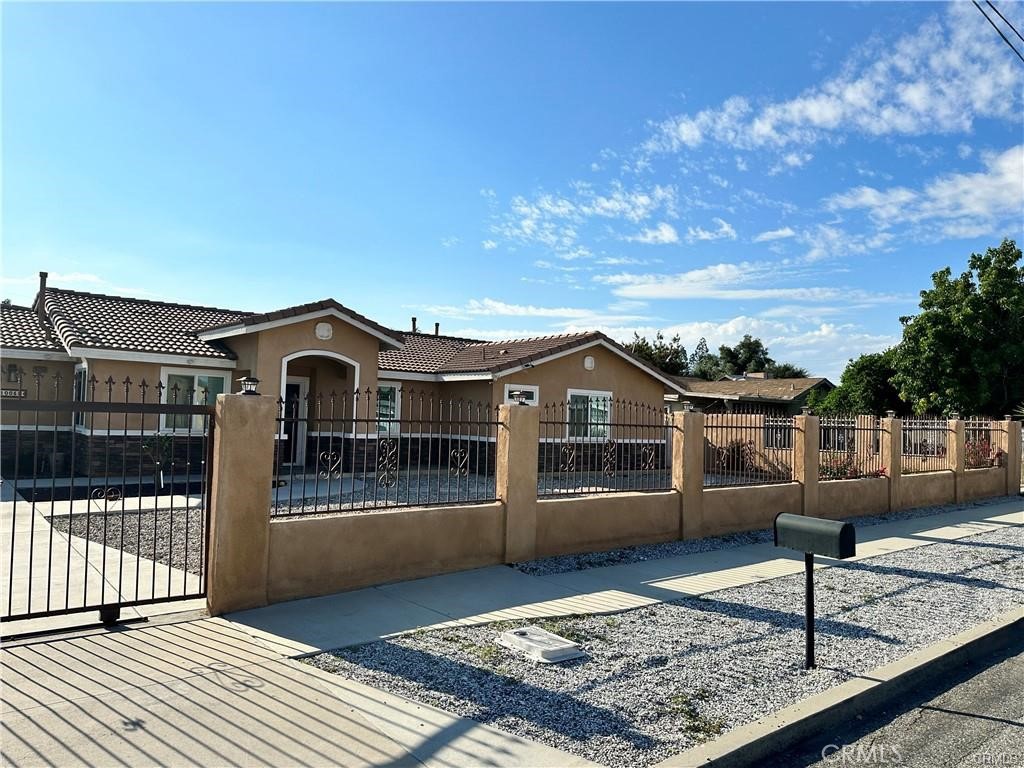 Active for sale at Bloomington, CA, Bloomington, CA CA and 2 baths