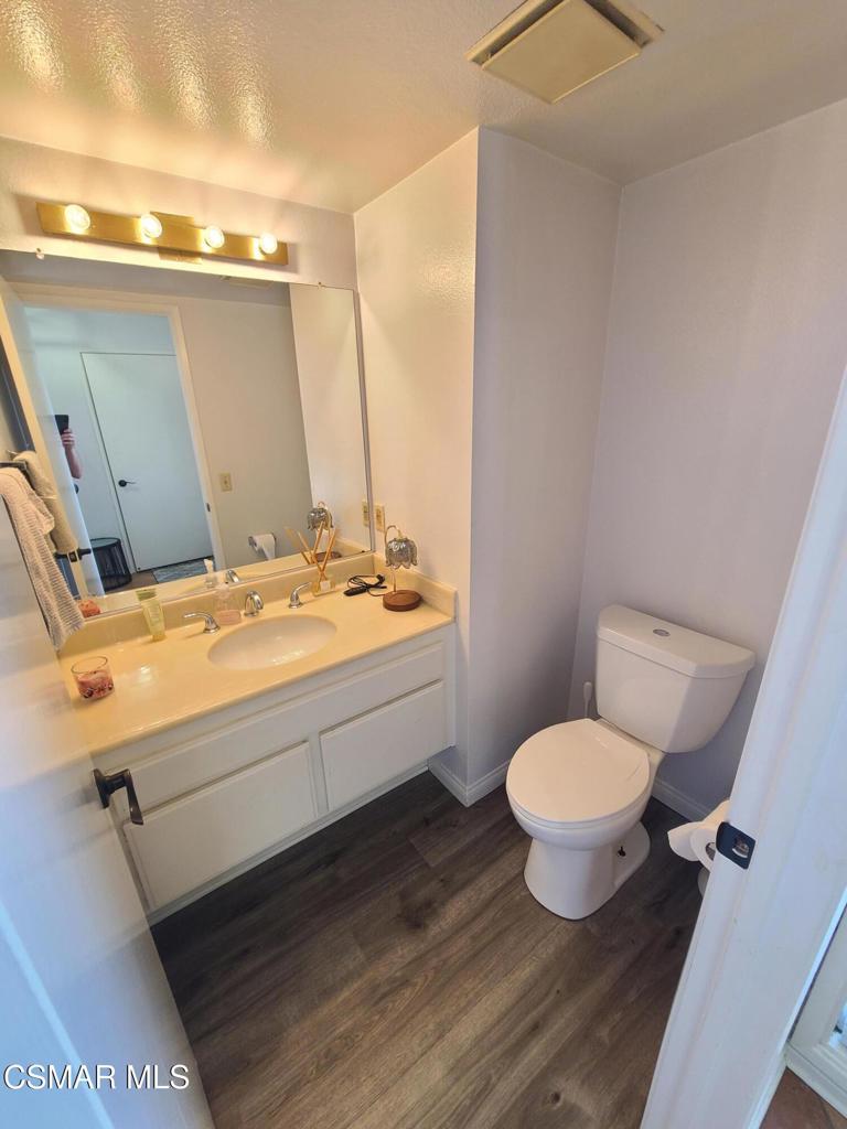 Residential Lease for rent at 833 Shadow Lake Drive, Thousand Oaks CA featuring 3 beds and 3 baths