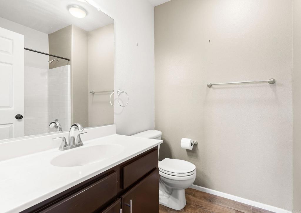Residential Lease for rent at 26137 Oakcreek Union Drive C, Murrieta CA featuring 3 beds and 2 baths