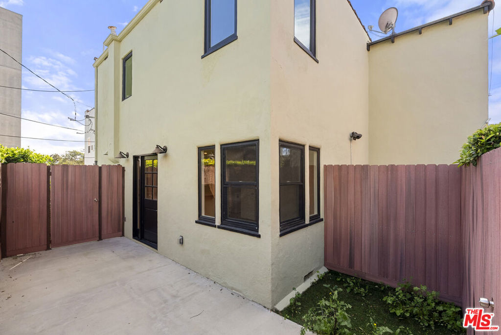 Residential Lease for rent at 838 Hilldale, West Hollywood CA featuring 2 beds and 2 baths