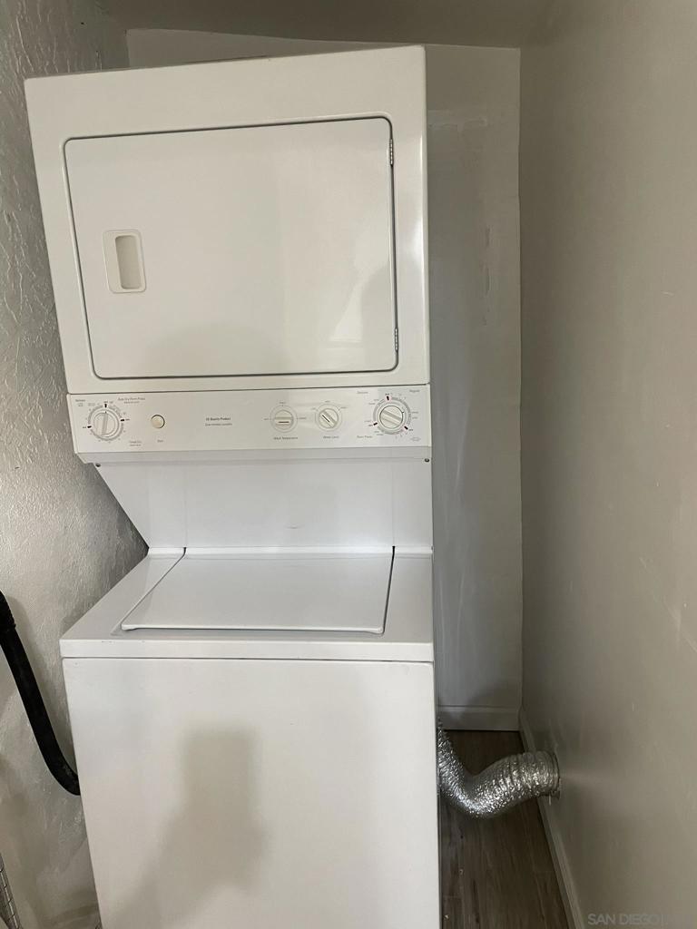 Residential Lease for rent at 1255 Rhea Place A, Vista CA featuring 1 bed and 1 bath