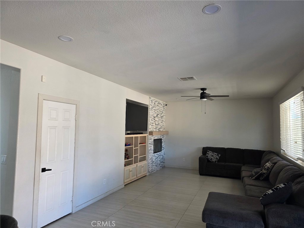 Residential Lease for rent at 10184 Marissa Court, Hesperia CA featuring 5 beds and 3 baths
