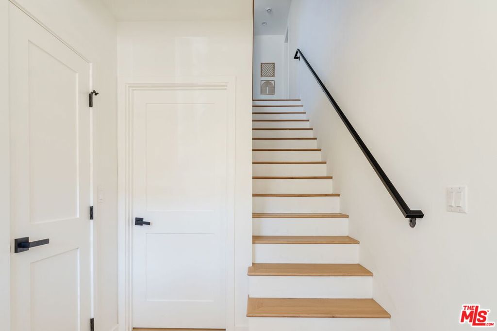 Residential Lease for rent at 6765 1/2 Lexington Avenue, Los Angeles, Los Angeles CA featuring 4 beds and 4 baths