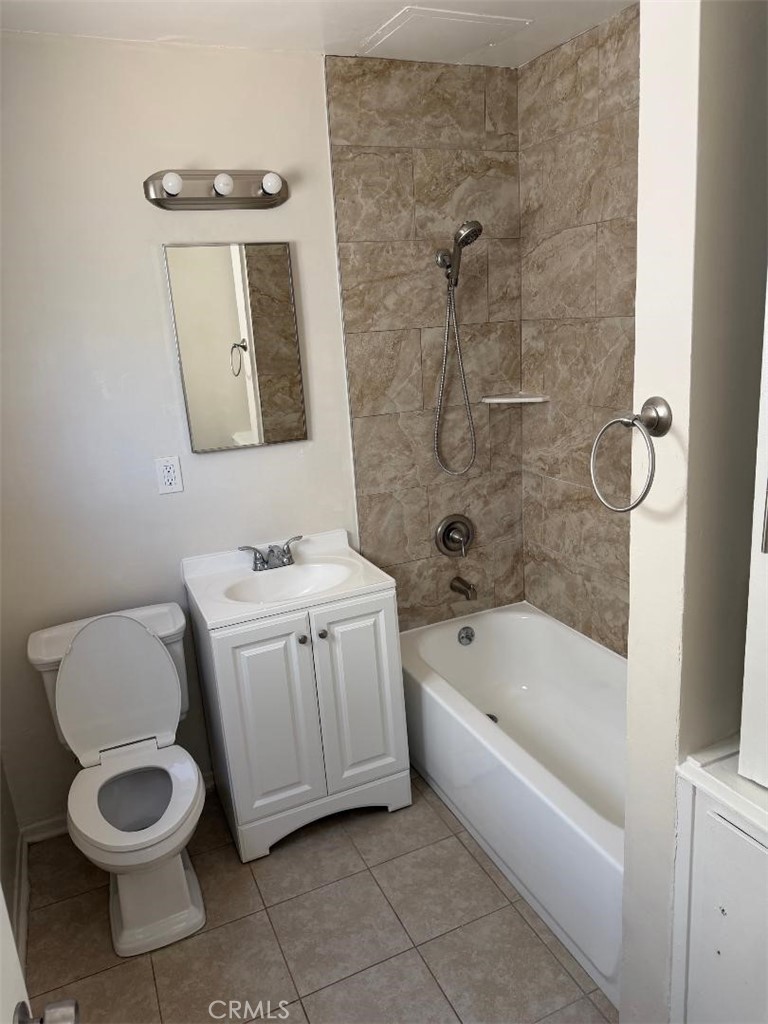 Residential Lease for rent at 1013 S Tamarack 3, Fullerton CA featuring 1 bed and 1 bath