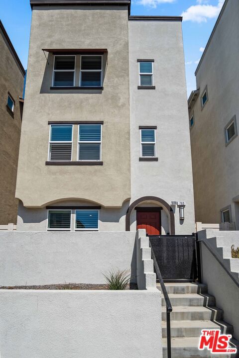 Residential Lease for rent at 763 Sienna Way, Inglewood CA featuring 3 beds and 4 baths