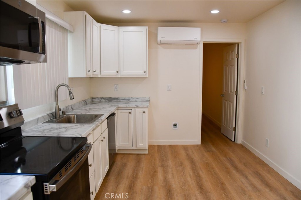 Residential Lease for rent at 316 Parker B, Orange CA featuring 1 bed and 1 bath