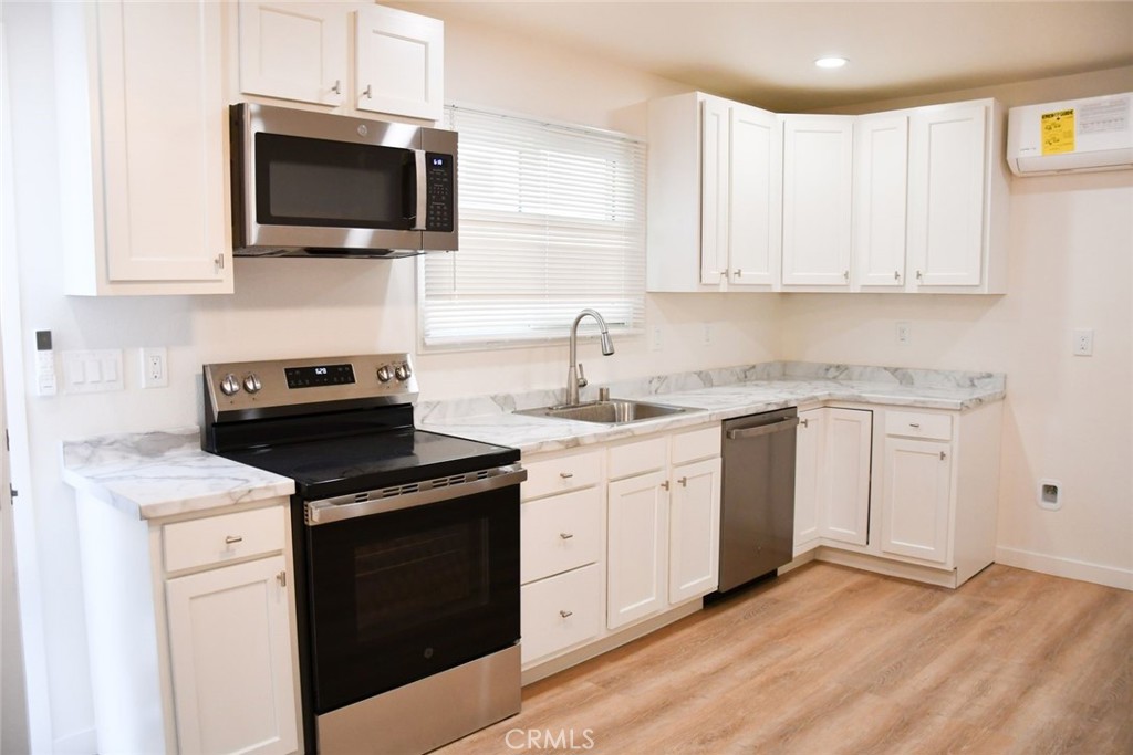 Residential Lease for rent at 388 Parker B, Orange CA featuring 1 bed and 1 bath