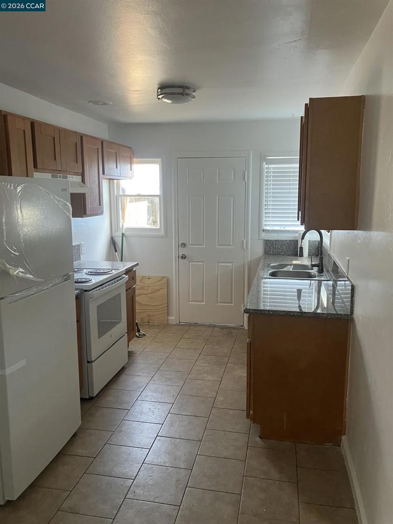 Residential Lease for rent at 1837 Indiana St, Fairfield, Solano County CA featuring 2 beds and 1 bath