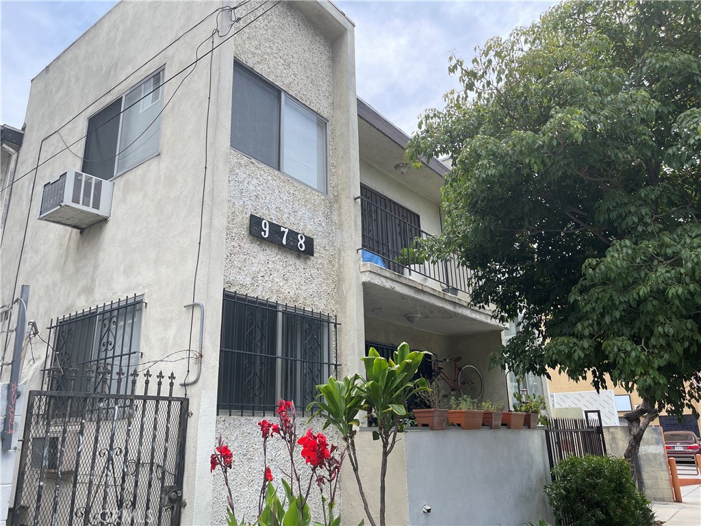 Apartment for sale at 978 S Ardmore Avenue, Los Angeles, CA
