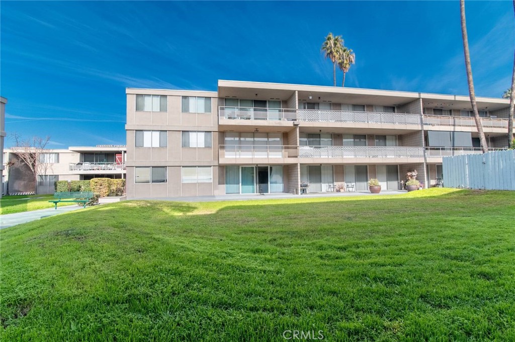 Residential Lease for rent at 6979 Palm Court N 242, Riverside CA featuring 3 beds and 2 baths