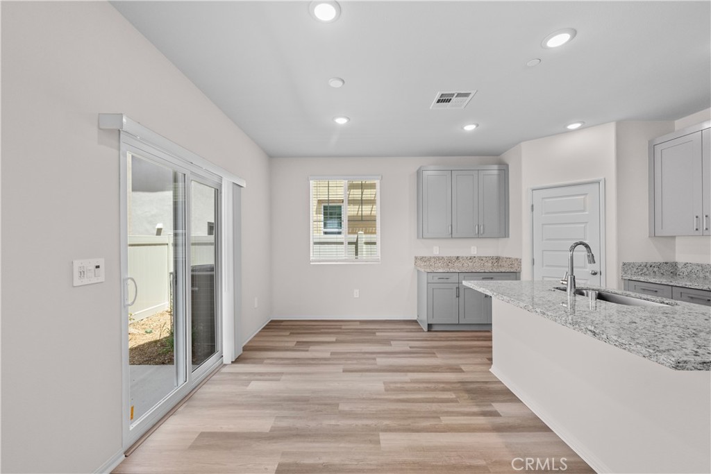 Residential Lease for rent at 28577 Via Roble, Temecula CA featuring 3 beds and 3 baths