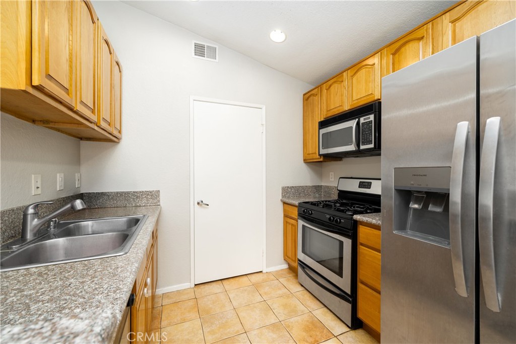 Residential Lease for rent at 19 Anil, Rancho Santa Margarita CA featuring 2 beds and 2 baths