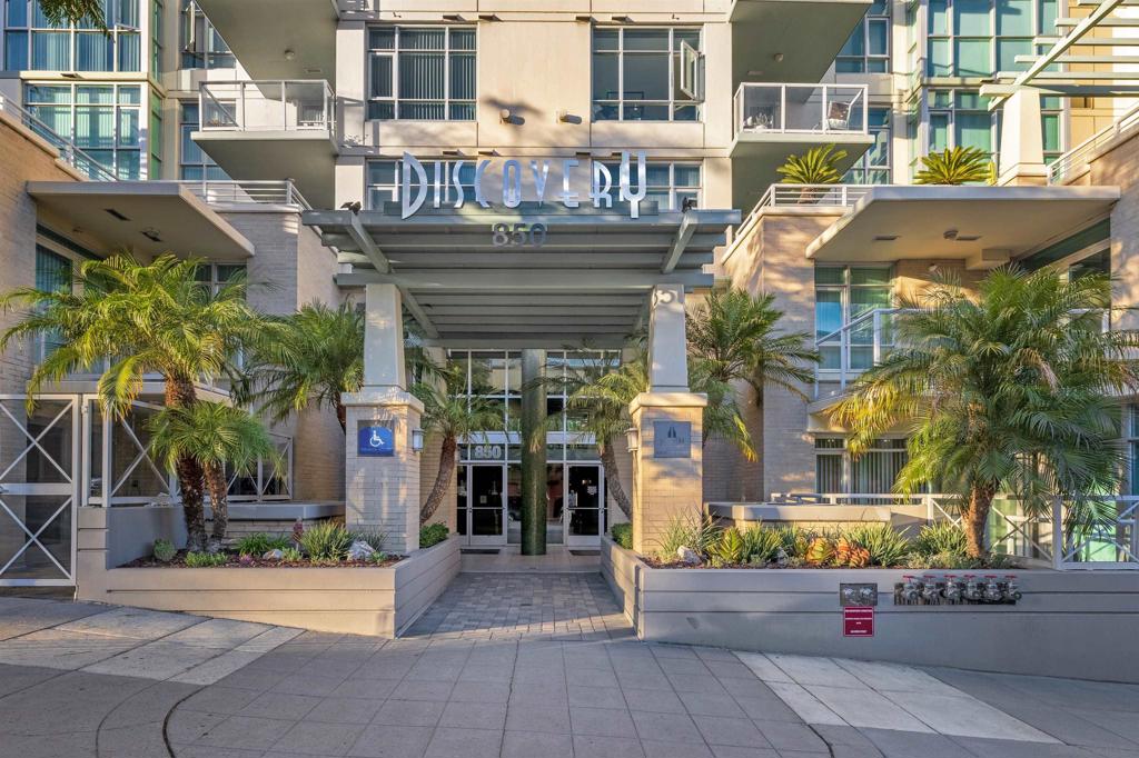Residential Lease for rent at 850 Beech St 509, San Diego CA featuring 2 beds and 2 baths