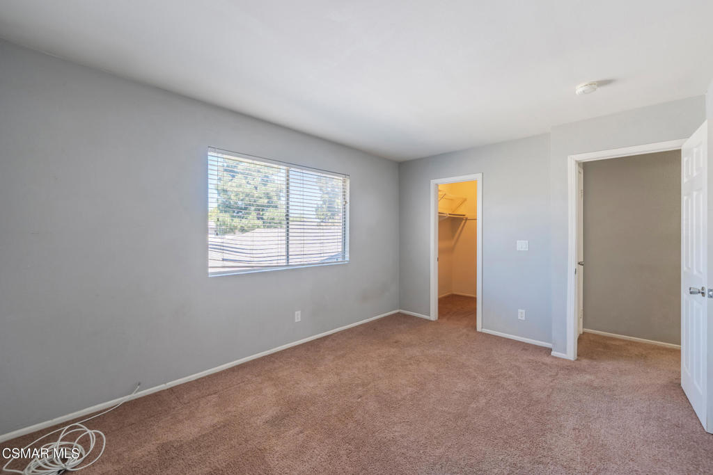 Residential Lease for rent at 2044 Avenida Vista Delmonte 2, Simi Valley CA featuring 2 beds and 1 bath