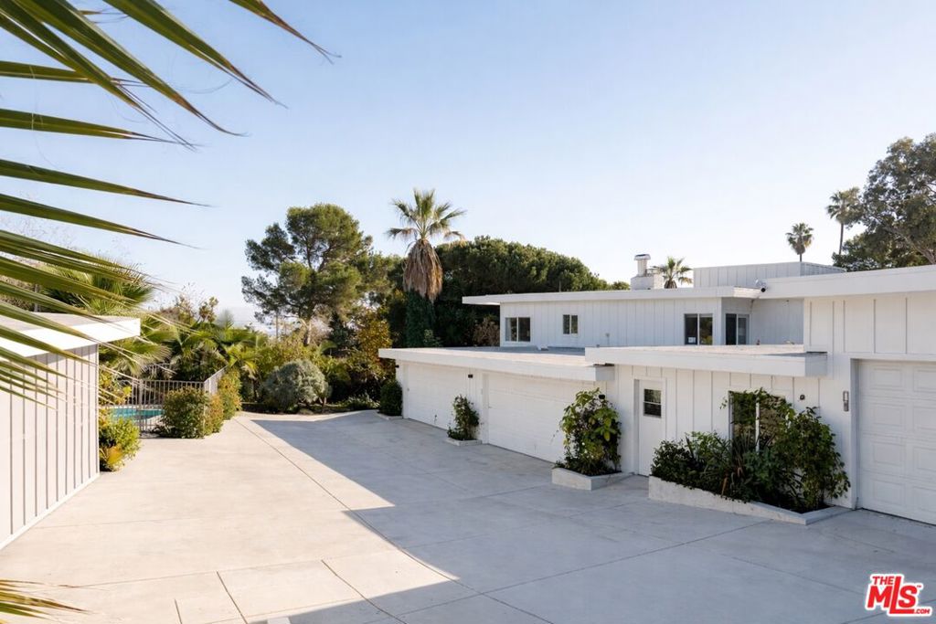 Residential Lease for rent at 6467 Sycamore Meadows Drive, Malibu CA featuring 1 bed and 1 bath