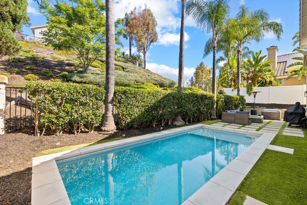 Residential for sale at 9 El Tambor, Rancho Santa Margarita CA featuring 3 beds and 3 baths