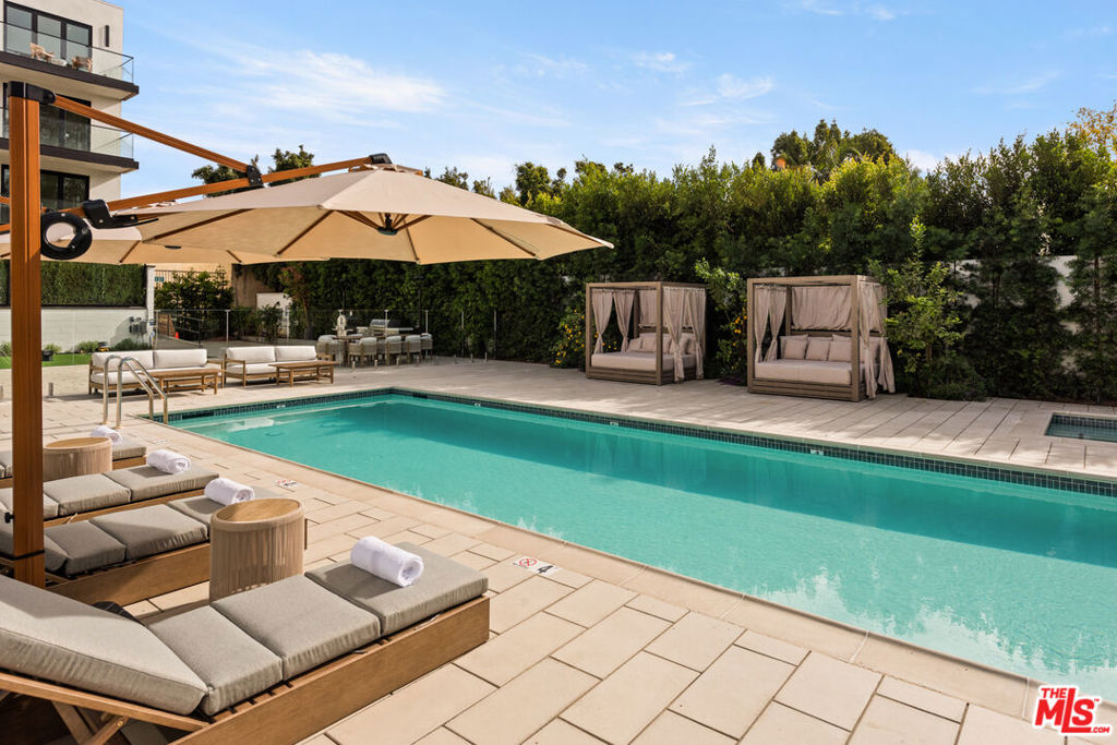 Condominium for sale at 505 S Barrington Avenue 404, Los Angeles, CA featuring 1 bed and 3 baths