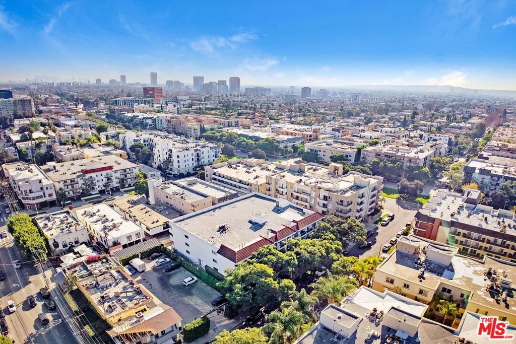Residential Income for sale at 320 Arnaz Drive, Los Angeles, CA and 48 baths