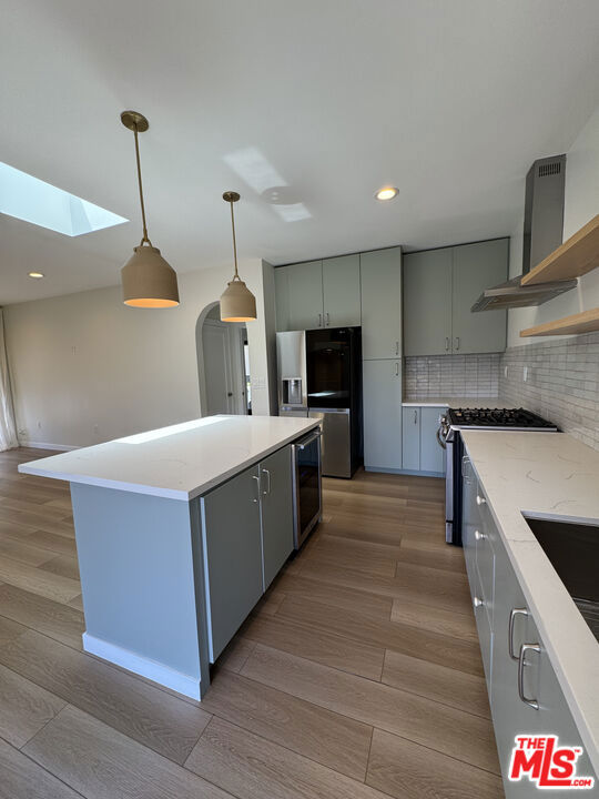Residential Lease for rent at 8587 1/2 Rugby Drive, West Hollywood CA featuring 2 beds and 2 baths