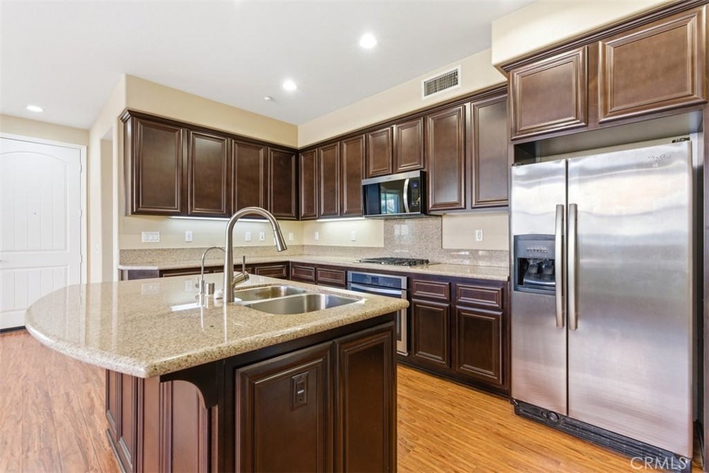 Residential Lease for rent at 27 Playa Cir, Aliso Viejo, Orange County CA featuring 3 beds and 3 baths