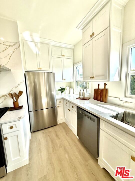 Residential Lease for rent at 900 N Alfred Street 2, Los Angeles CA featuring 2 beds and 1 bath