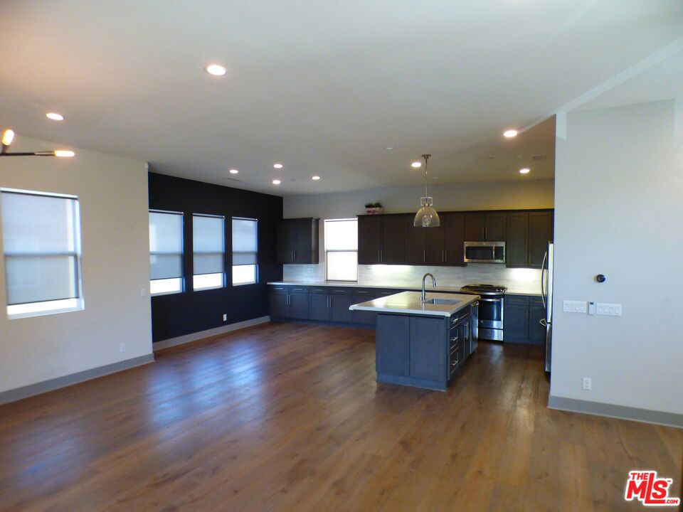 Residential Lease for rent at 239 Cultivate, Irvine CA featuring 3 beds and 3 baths