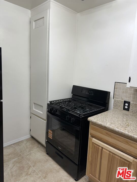 Active for sale at Los Angeles, CA, Los Angeles, CA CA and 1 bath