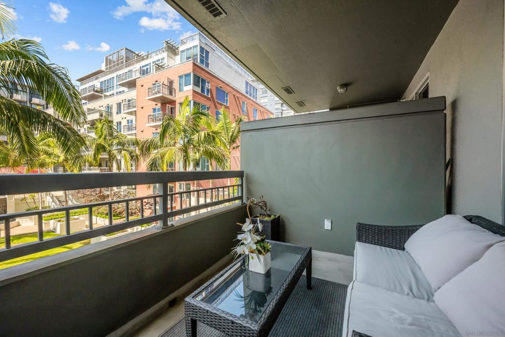 Residential Lease for rent at 300 W Beech 204, San Diego CA featuring 1 bed and 1 bath