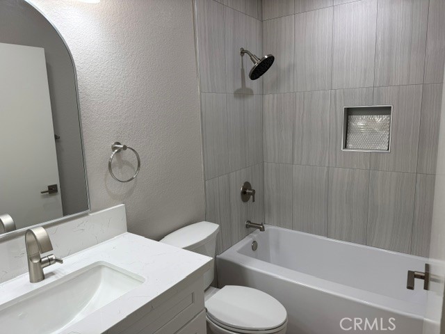 Residential Lease for rent at 24936 Villarente, Laguna Niguel CA featuring 3 beds and 3 baths