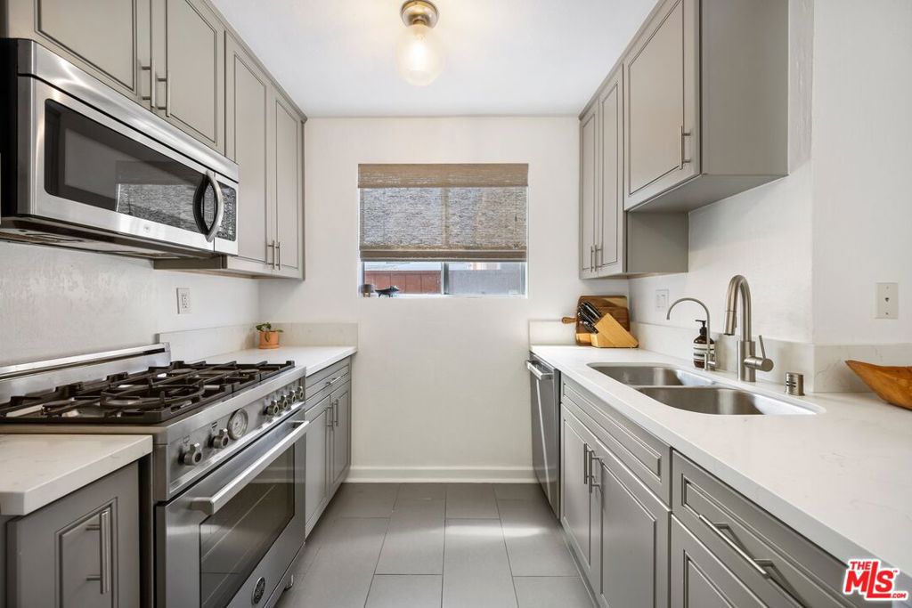 Residential for sale at 1552 Harvard Street 3, Santa Monica CA featuring 2 beds and 2 baths