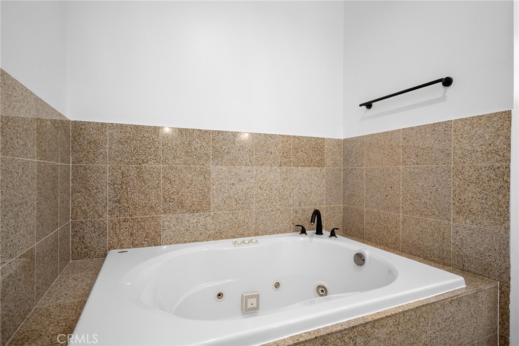 Residential Lease for rent at 1010 Mariposa St, Glendale CA featuring 4 beds and 2 baths
