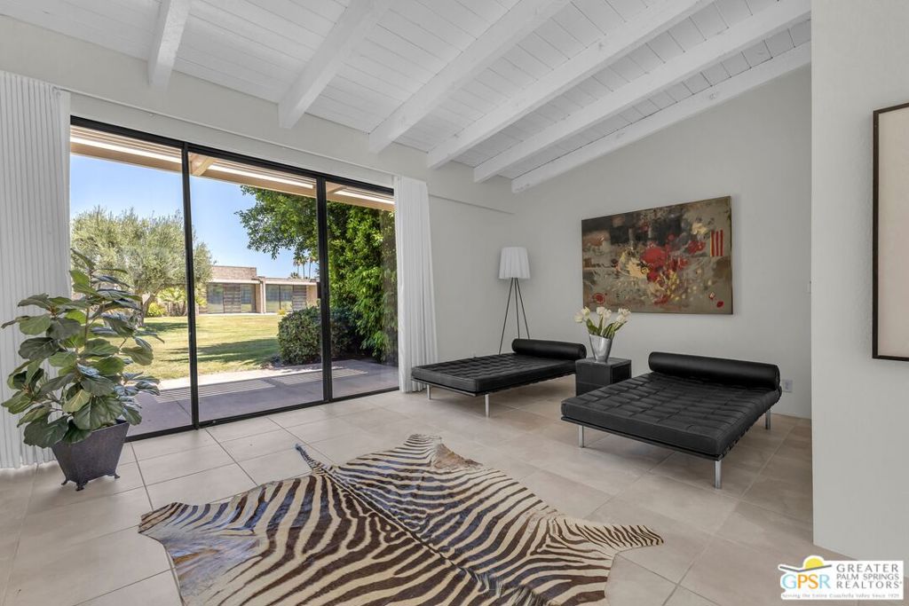 Residential for sale at 858 N Calle De Mimosas, Palm Springs CA featuring 3 beds and 2 baths