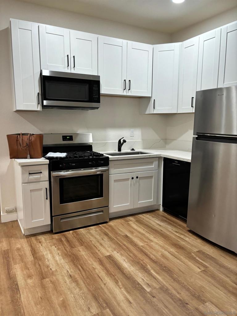 Residential Lease for rent at 4458 32ND, San Diego CA featuring 2 beds and 2 baths