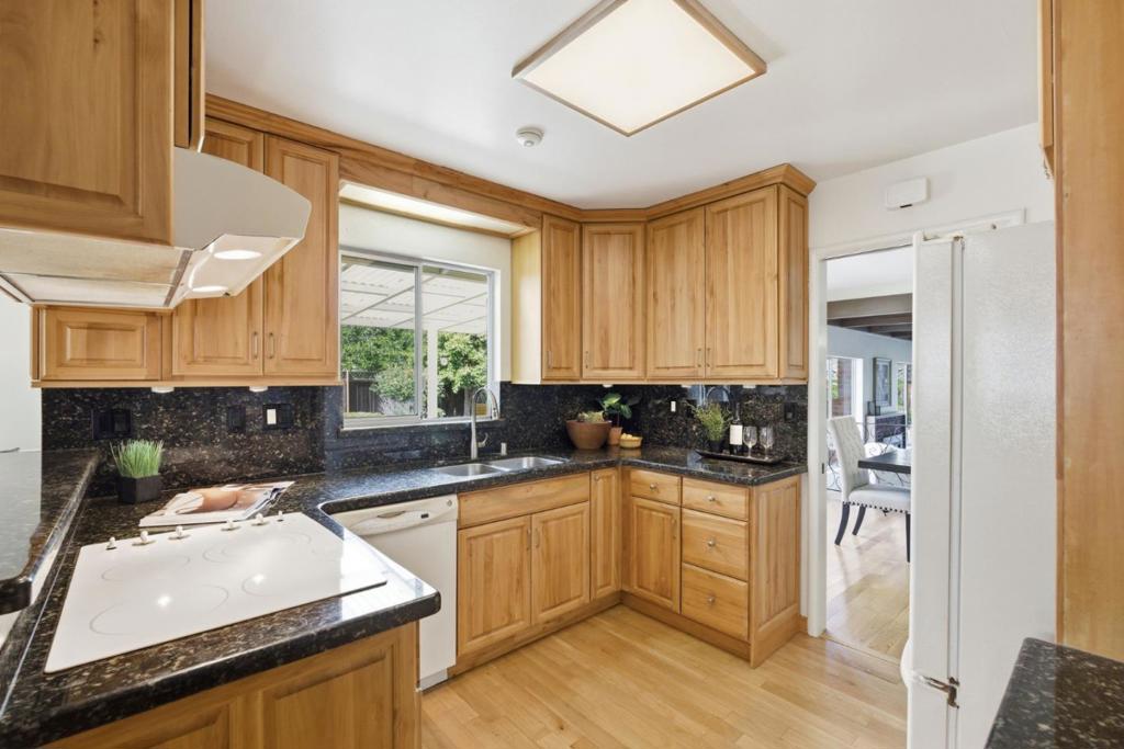 Active for sale at Sunnyvale, CA, Sunnyvale, CA CA and 2 baths