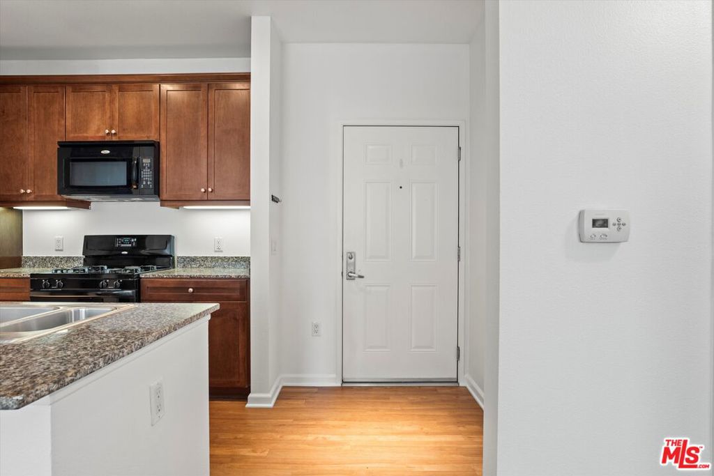 Residential Lease for rent at 2348 Scholarship, Irvine CA featuring 1 bed and 1 bath