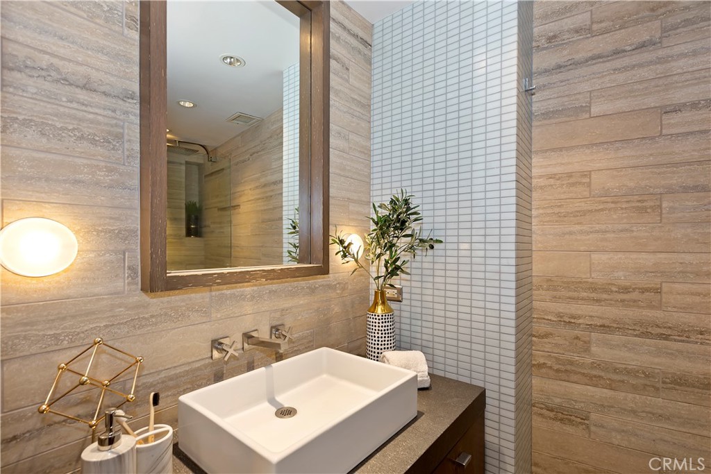 Residential for sale at 7250 Franklin Avenue 506, Los Angeles CA and 1 bath