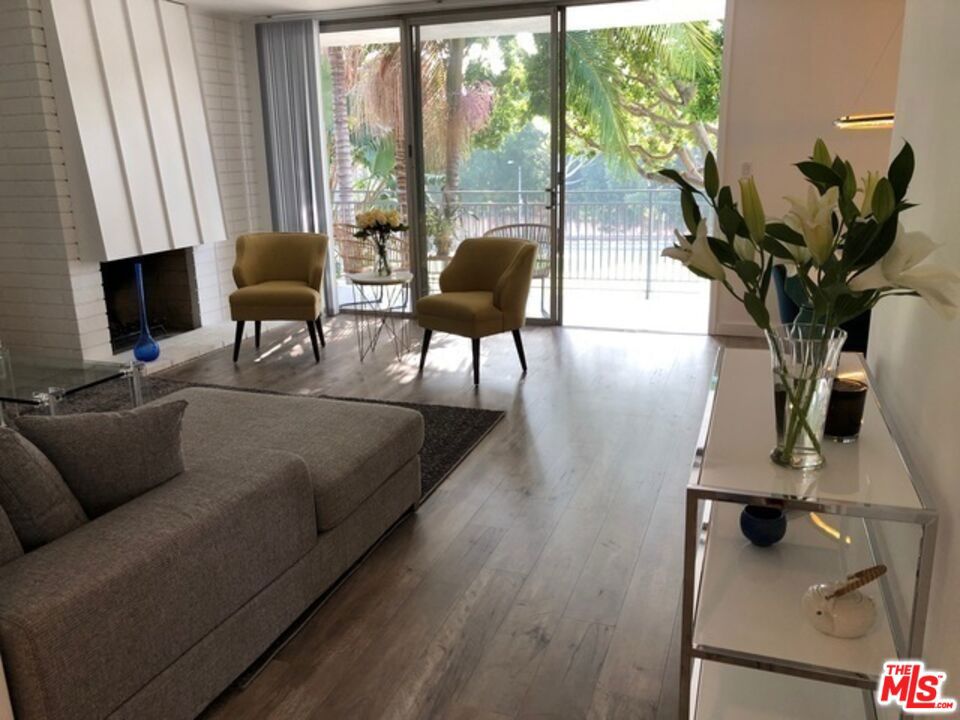 Residential Lease for rent at 9297 BURTON Way 3, Beverly Hills CA featuring 3 beds and 2 baths