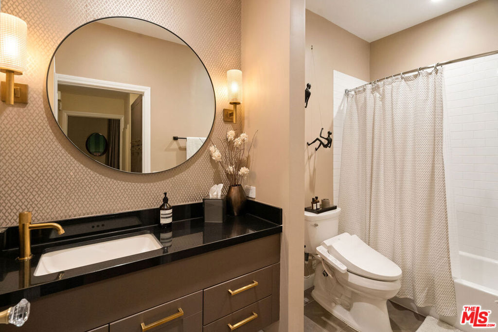 Residential for sale at 585 N Rossmore Avenue 407, Los Angeles CA featuring 1 bed and 1 bath