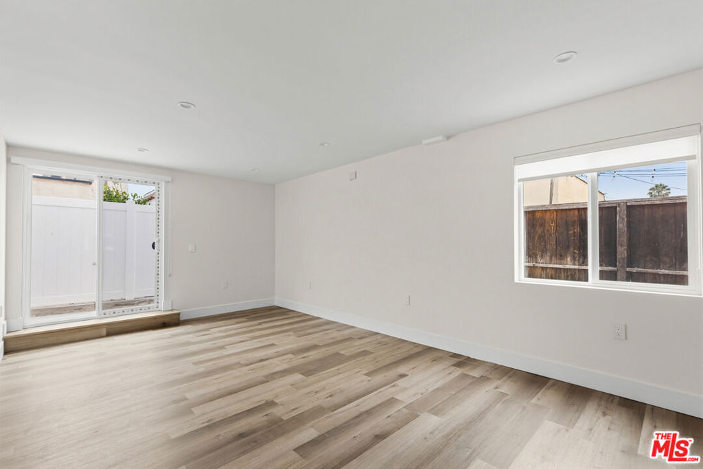 Residential Lease for rent at 546 N Genesee Avenue, Los Angeles, Los Angeles County, CA featuring 2 beds and 3 baths