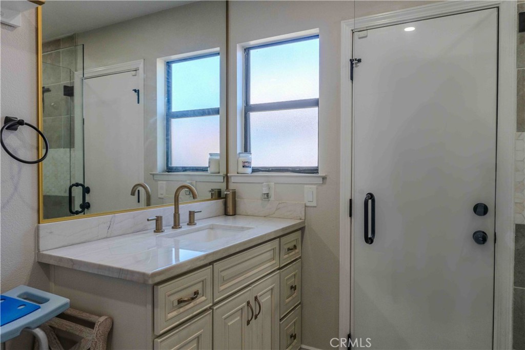 Residential Lease for rent at 1042 Robinson Court, Hanford, Kings County CA featuring 5 beds and 3 baths