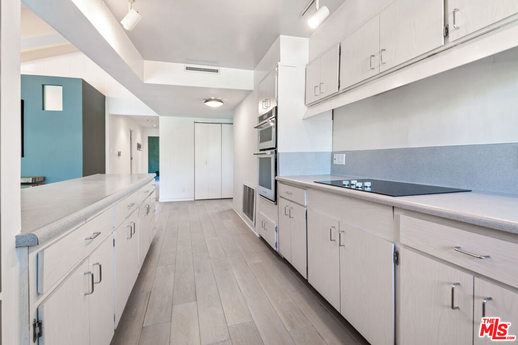 Residential Lease for rent at 1127 Angelo Drive, Beverly Hills CA featuring 3 beds and 3 baths