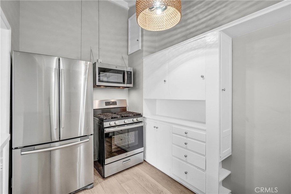 Residential Lease for rent at 320 Sapphire, Newport Beach CA featuring 2 beds and 2 baths