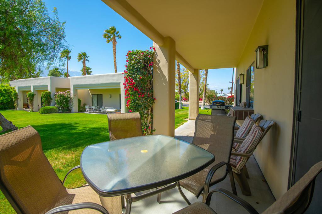 Residential Lease for rent at 67263 N Chimayo Drive, Cathedral City CA featuring 2 beds and 2 baths