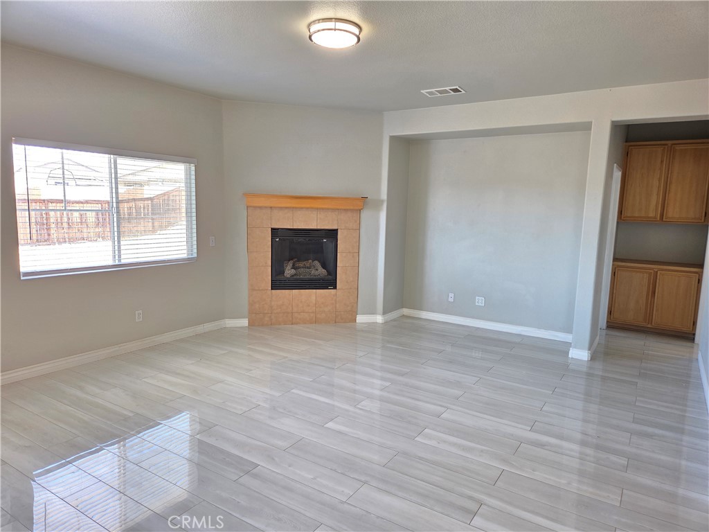 Residential Lease for rent at 15338 Baxter Street, Victorville CA featuring 5 beds and 4 baths