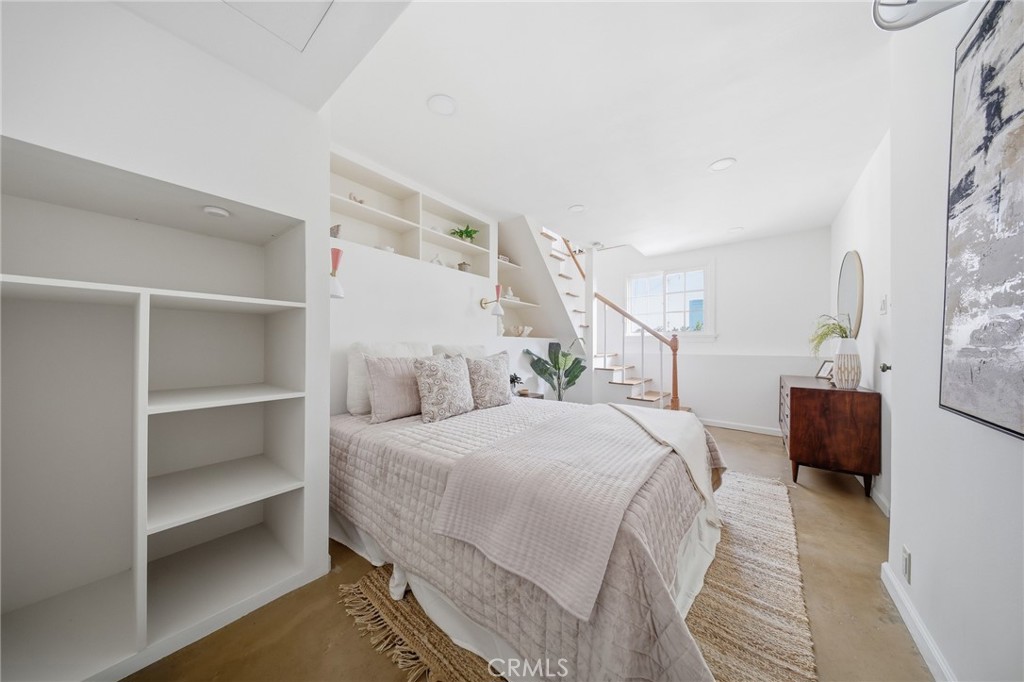 Residential for sale at 6182 Glen Oak St, Los Angeles CA featuring 2 beds and 1 bath