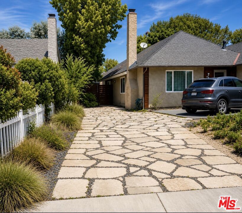 Residential Lease for rent at 25271 Bentley Lane, Laguna Hills CA and 1 bath