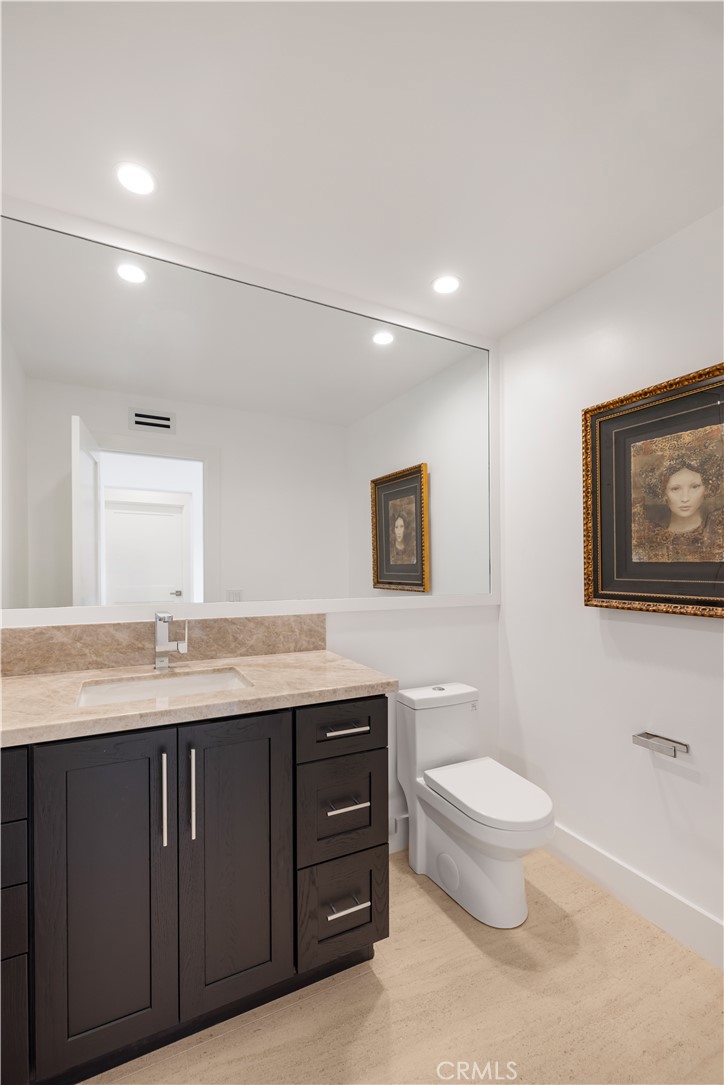 Residential Lease for rent at 85 Hillsdale, Newport Beach CA featuring 3 beds and 3 baths