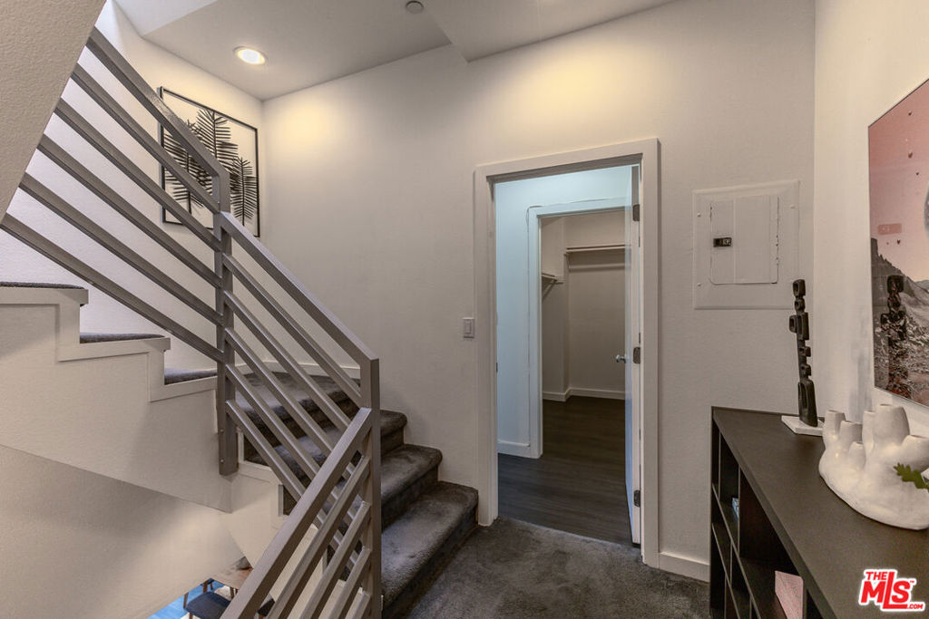 Active for sale at Toluca Lake, CA, Toluca Lake, CA CA and 3 baths