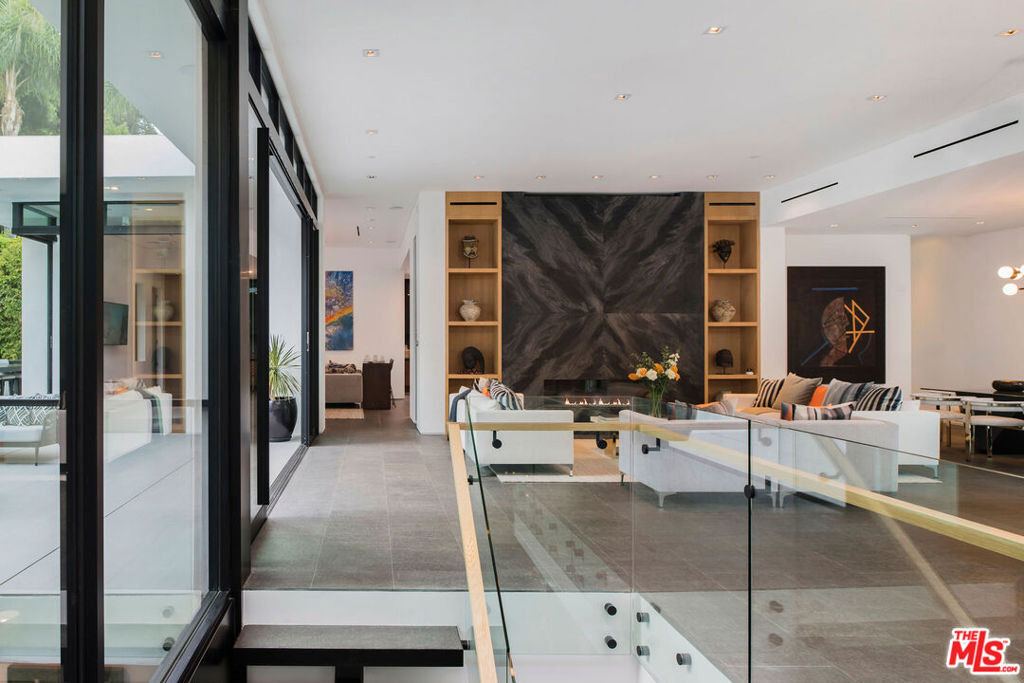 Residential Lease for rent at 1049 Loma Vista Drive, Beverly Hills CA featuring 6 beds and 8 baths
